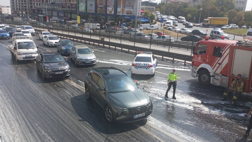 D-100'ün ortasında alev alev yandı! Trafik felç oldu 5